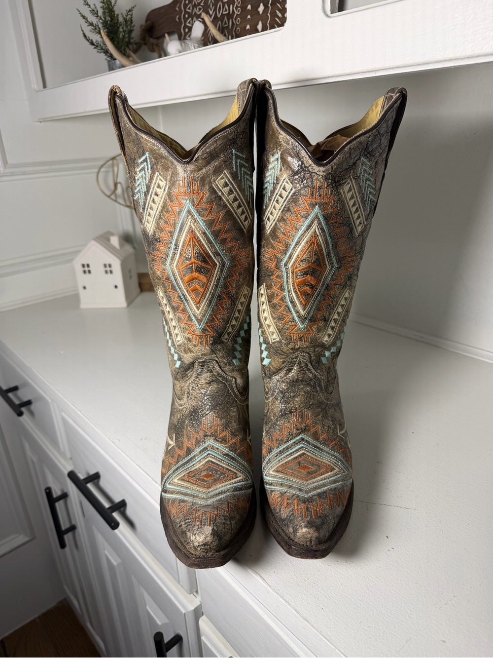 Corral Womens 8 Distressed Leather Cowboy Boots Southwestern Embroidered - Picture 2 of 11